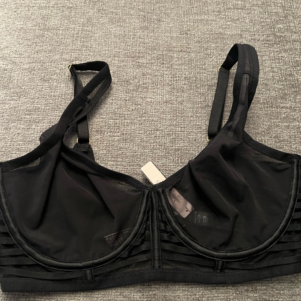 COPY - COPY - Victorias Secret Unlined Plunge. Size 32 DDD